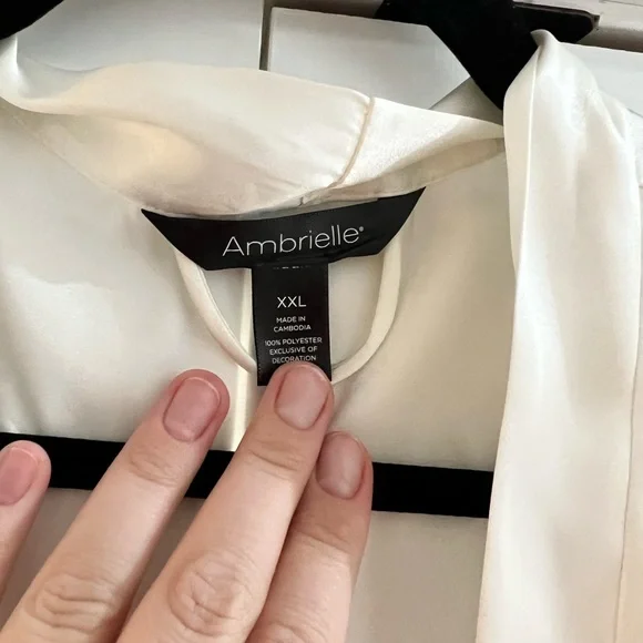 The Bride Robe - Picture 5 of 5